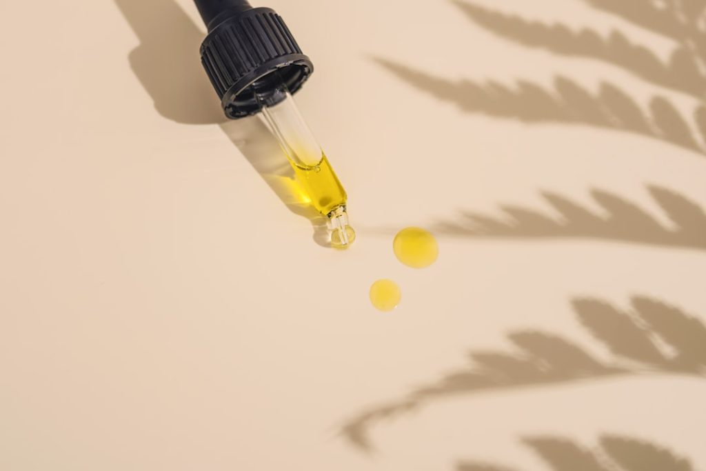 a-dropper-bottle-filled-with-yellow-liquid-sitting-on-top-of-a-table-qrk0mgbk2r0